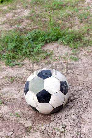 Un vecchio pallone da calcio (Foto 123RF Pelota de cuero…