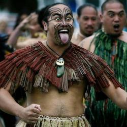 La danza dei Maori (fonte: larosanera.it)., Una veduta di…