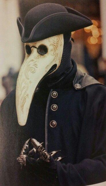 La maschera del medico della peste (fonte: Pinterest).