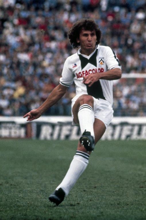 Zico con la maglia dell'Udinese (fonte: wikipedia).