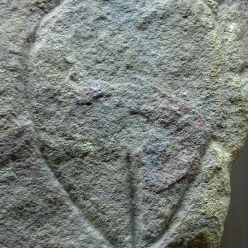 Vulva in pietra (Paleolitico, Musée des antiquités nationales, Saint-Germain-en-Laye; fonte: commons.wikimedia.org).