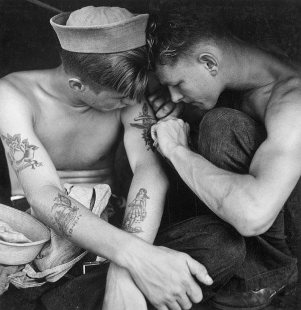 Marinai e Tatuaggi (Much tattooed sailor aboard the USS New…