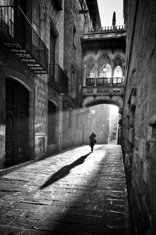 Il quartiere gotico di Barcellona (fonte: Pinterest).