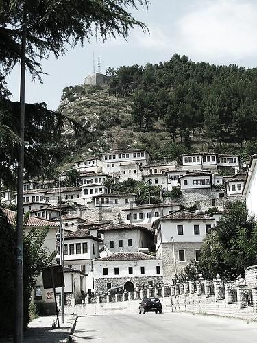Berat, la città delle mille finestre (fonte:…