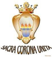 Il simbolo della Sacra Corona Unita (fonte: facebook).