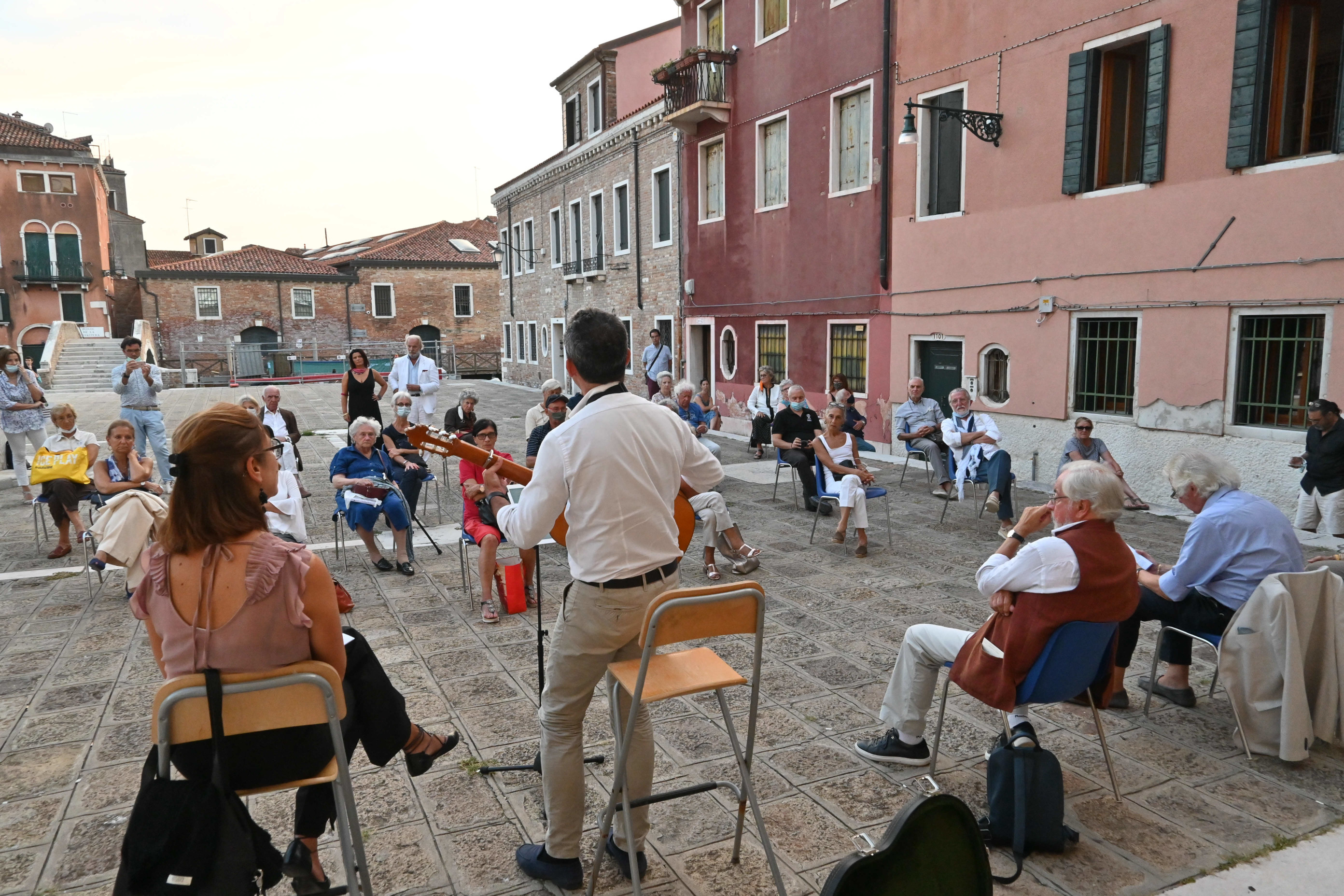 Presentazione di Venezia Capitale di Roberto Bianchin in Campo San Trovaso, martedì 15 settembre 2020 (foto Sebastiano Casellati).