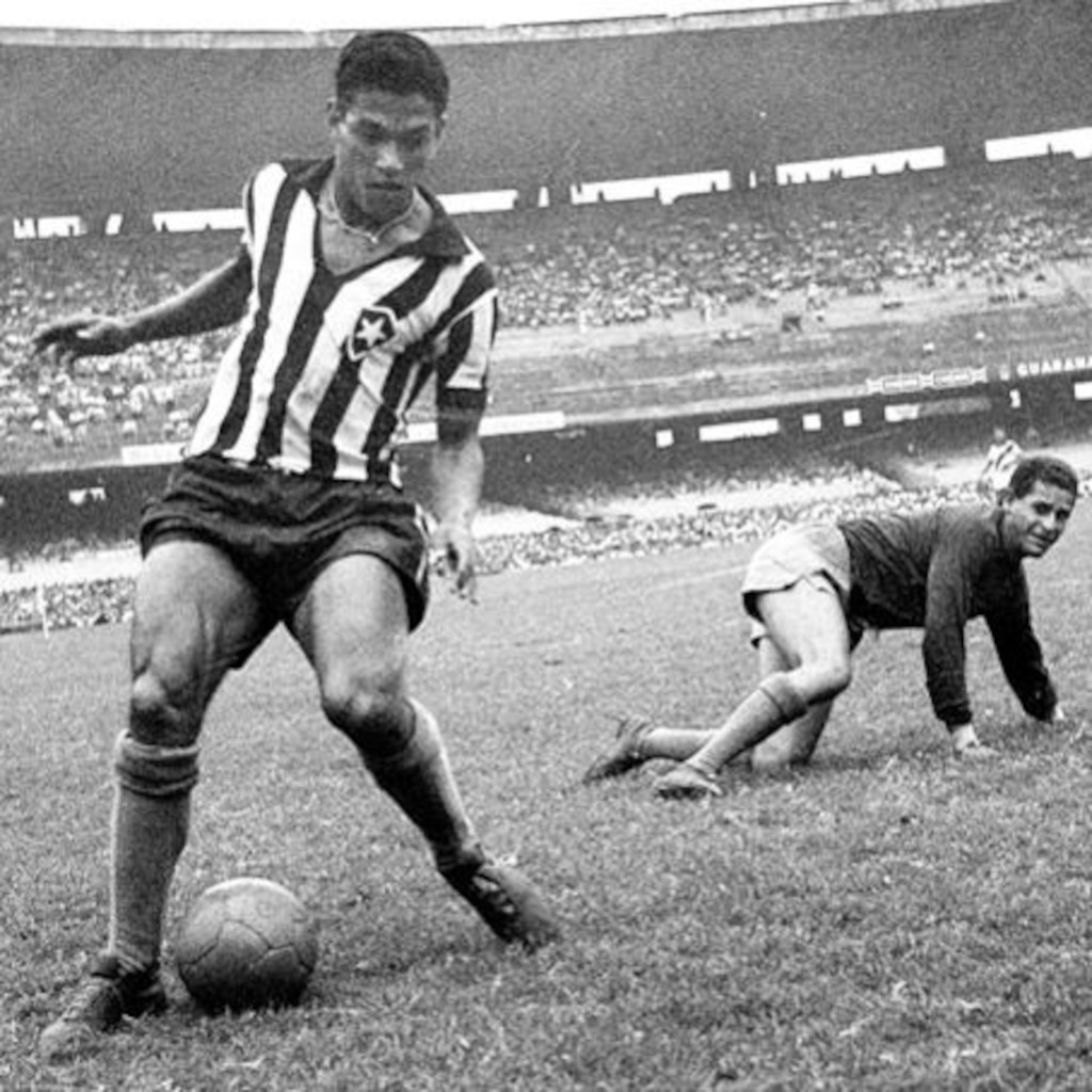 Garrincha con la maglia del Botafogo alla fine degli anni Cinquanta (fonte: profutbolista.com). 