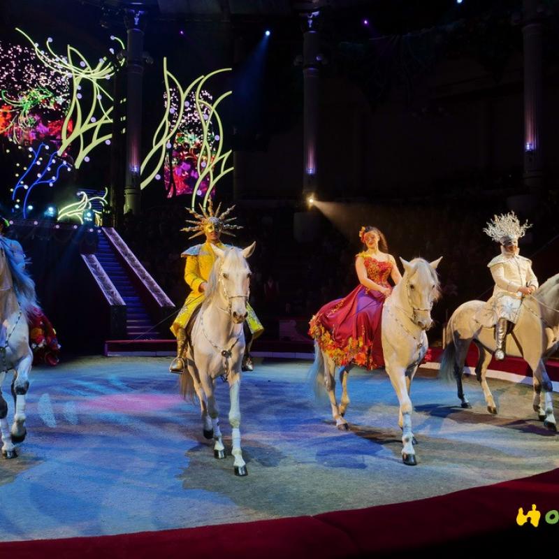 Fantastica, spettacolo al Circo Nikulin di Mosca con i Quattro Togni, per la regia di Antonio Giarola.