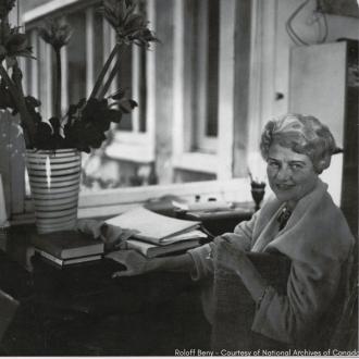 Peggy Guggenheim (foto Roloff Beny - National Archives of Canada).